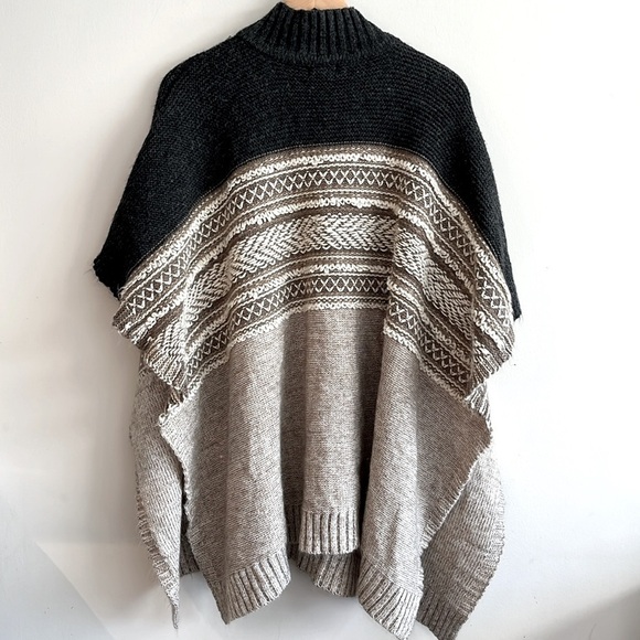 ROOTS Poncho Knit Gables macintosh mix Women’s  Length 27" Width  38" - Picture 6 of 6